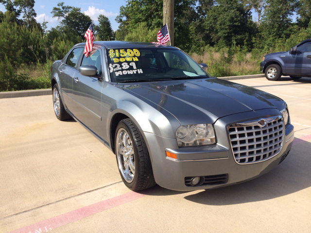 Chrysler 300 LS Flex Fuel 4x4 This Is One Of Our Best Bargains Sedan