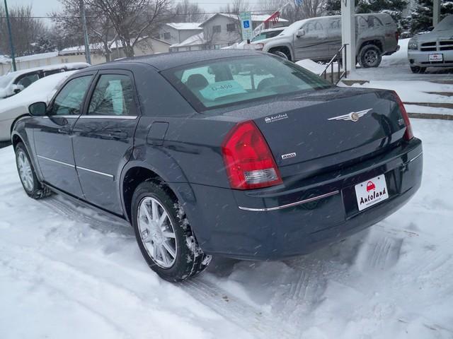 Chrysler 300 4dr 4WD SLE Commercial Sedan
