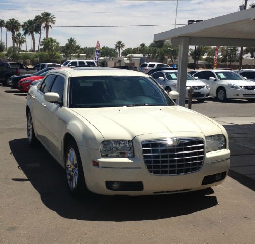 Chrysler 300 LS Flex Fuel 4x4 This Is One Of Our Best Bargains Sedan