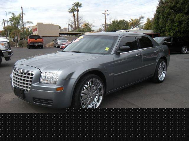 Chrysler 300 4dr 4WD SLE Commercial Unspecified