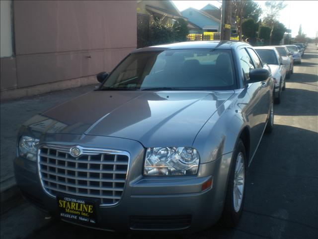 Chrysler 300 SLE / 4x4 Sedan