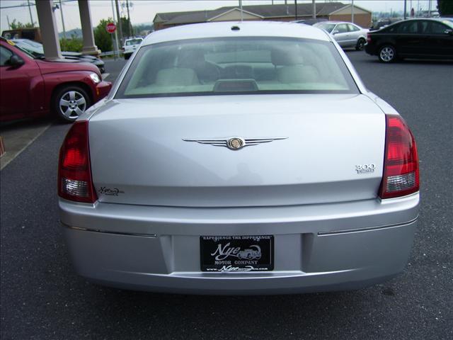 Chrysler 300 2007 photo 2