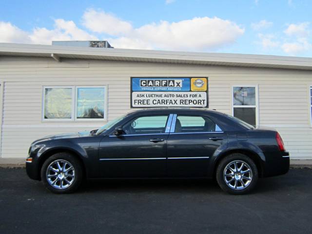 Chrysler 300 SLT AWD 7 Passanger Sedan