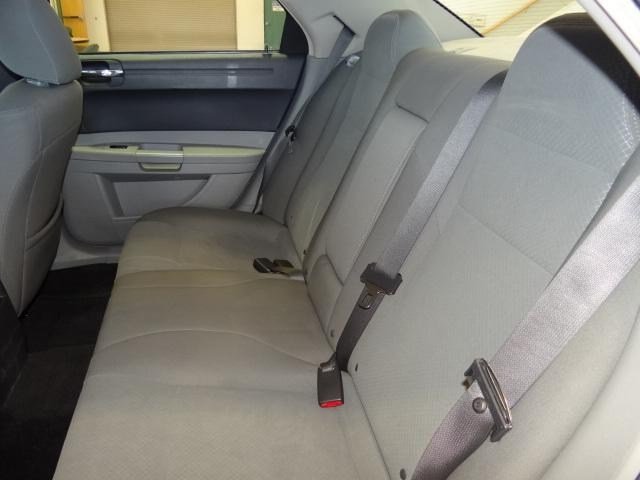 Chrysler 300 2007 photo 2