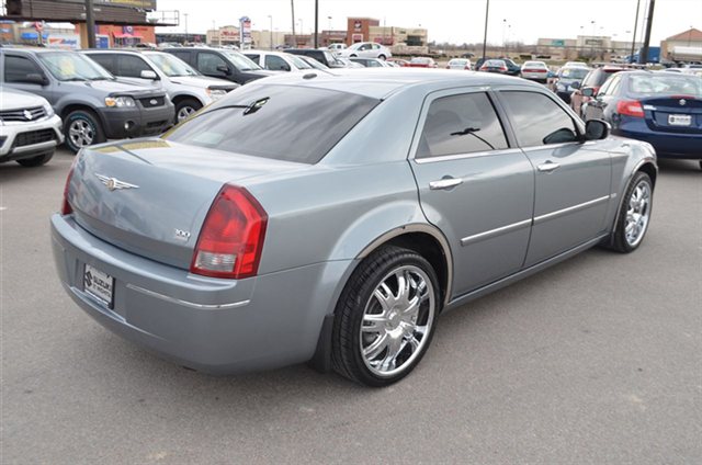 Chrysler 300 2007 photo 2