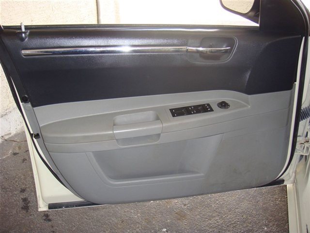Chrysler 300 2007 photo 2