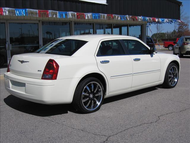 Chrysler 300 Base Sedan