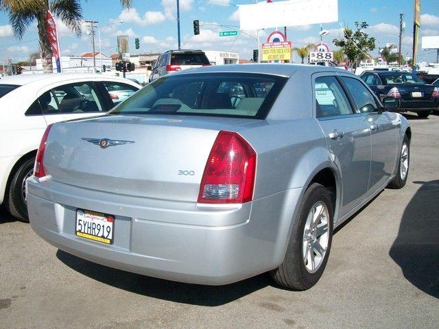 Chrysler 300 2007 photo 2