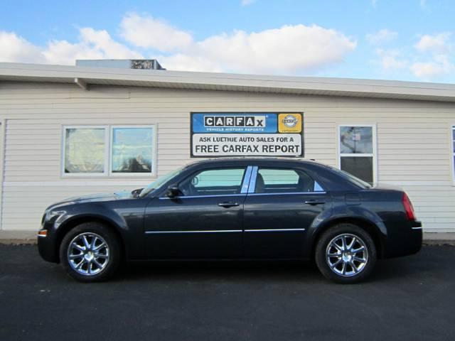 Chrysler 300 SLT AWD 7 Passanger Sedan