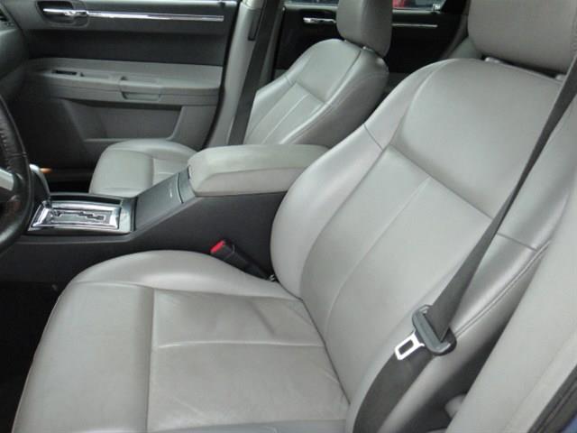 Chrysler 300 2007 photo 2