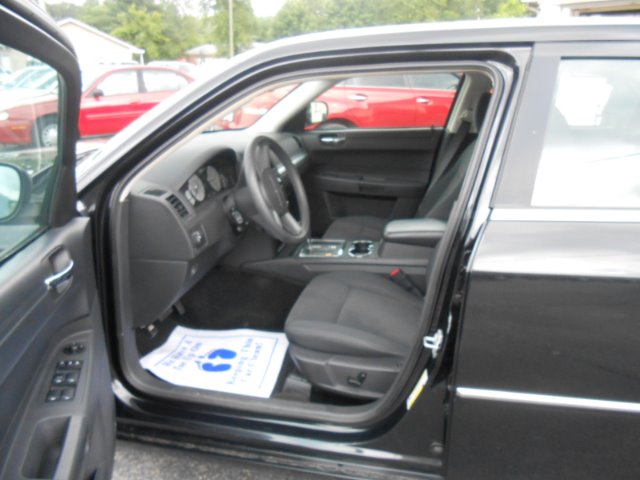 Chrysler 300 Elk Conversion Van Sedan