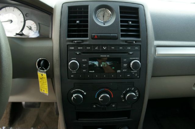 Chrysler 300 2008 photo 25