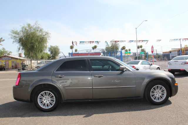Chrysler 300 2008 photo 2