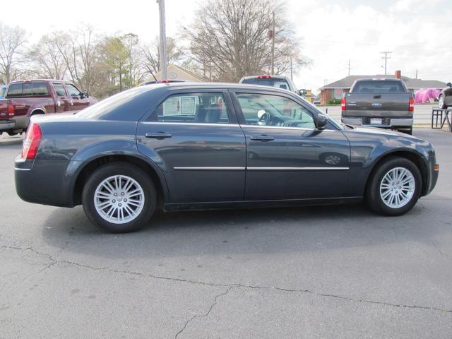 Chrysler 300 2008 photo 2
