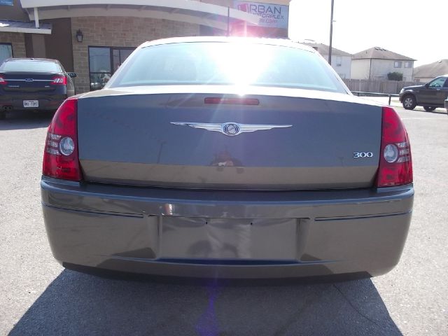 Chrysler 300 2008 photo 2
