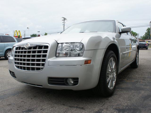 Chrysler 300 2008 photo 2