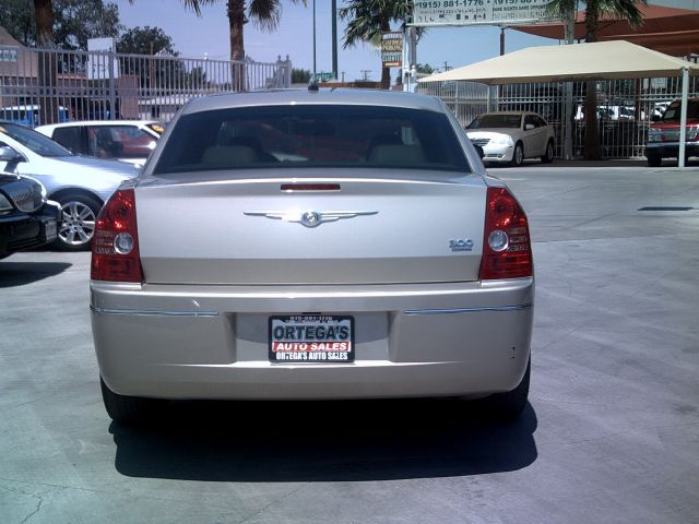 Chrysler 300 2008 photo 2