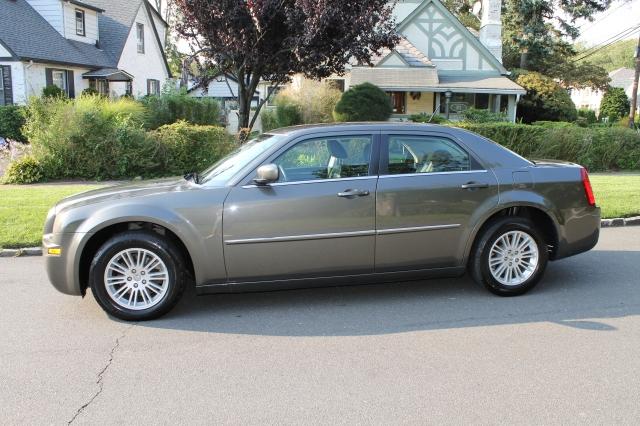 Chrysler 300 2008 photo 2