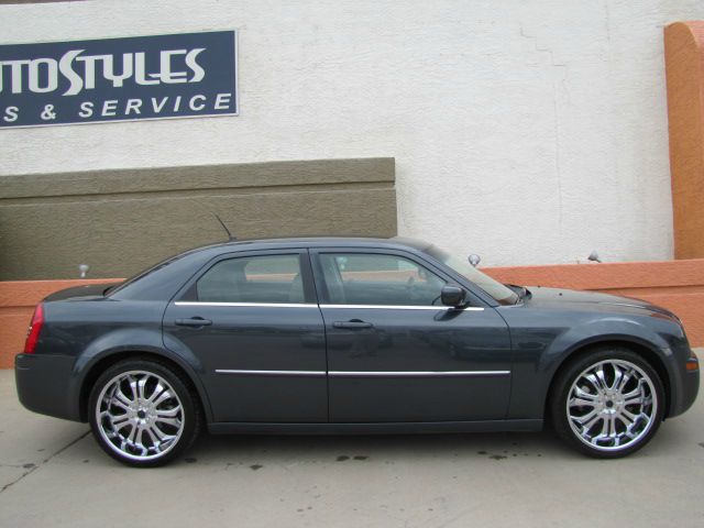 Chrysler 300 2008 photo 2