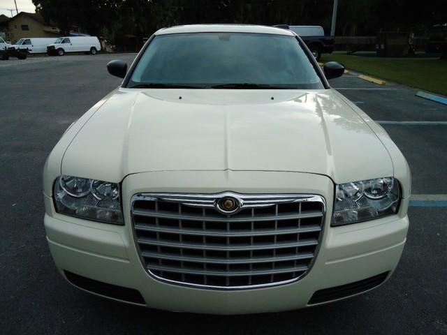 Chrysler 300 2009 photo 2