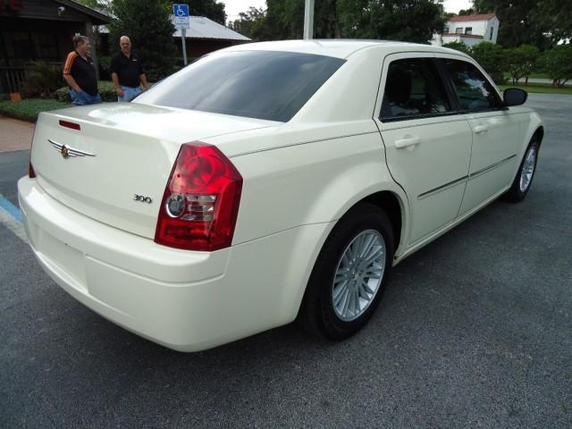 Chrysler 300 2009 photo 4