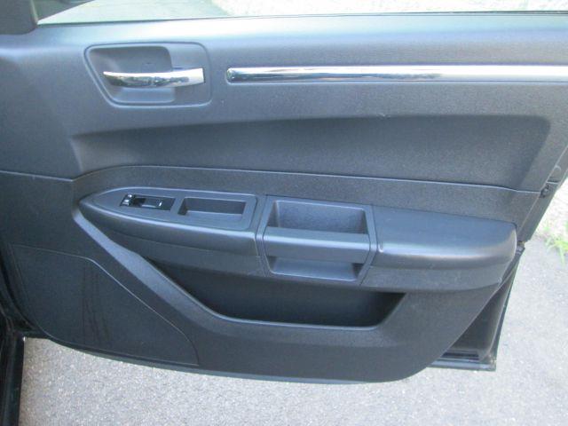 Chrysler 300 2009 photo 18
