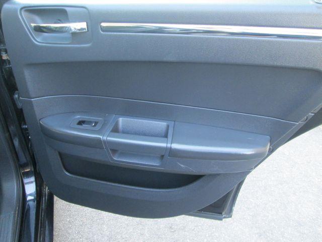 Chrysler 300 2009 photo 21