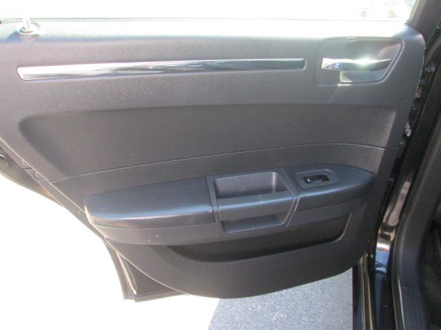 Chrysler 300 2009 photo 26