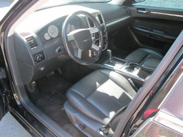 Chrysler 300 2009 photo 32