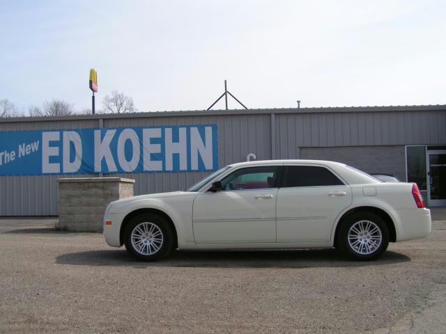 Chrysler 300 2009 photo 2