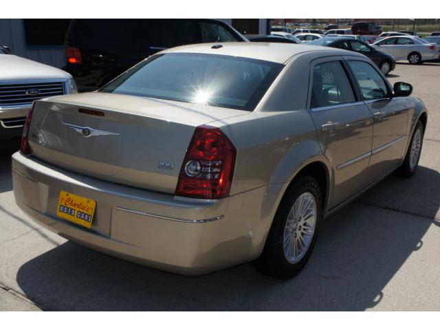 Chrysler 300 2009 photo 2