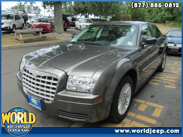 Chrysler 300 2009 photo 2