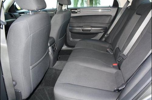 Chrysler 300 2010 photo 2