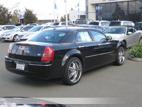 Chrysler 300 2010 photo 2