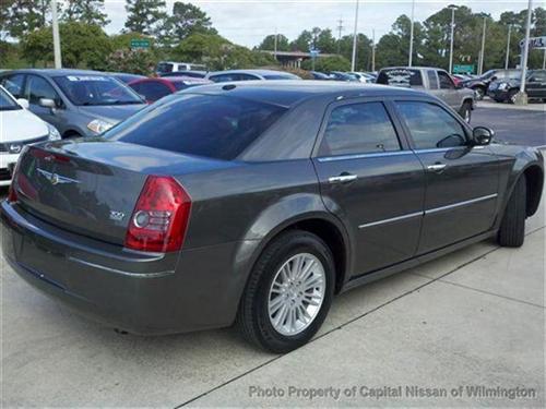 Chrysler 300 2010 photo 1