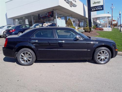 Chrysler 300 2010 photo 2