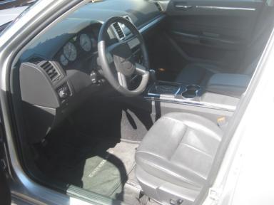 Chrysler 300 2010 photo 2