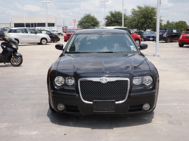 Chrysler 300 2010 photo 1