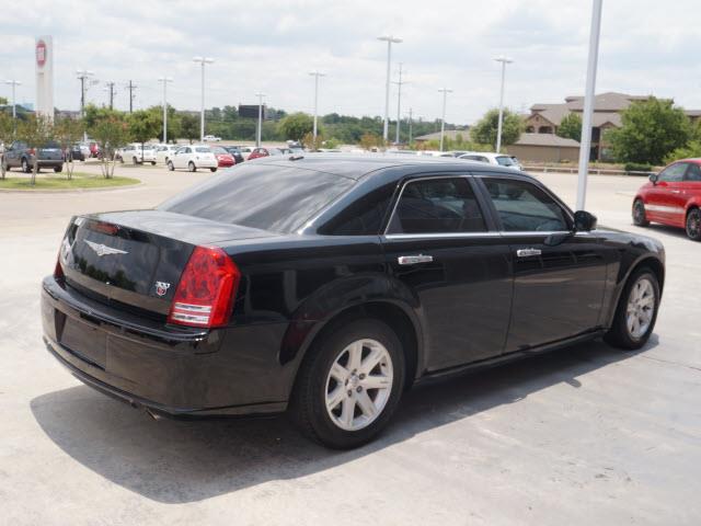 Chrysler 300 2010 photo 3