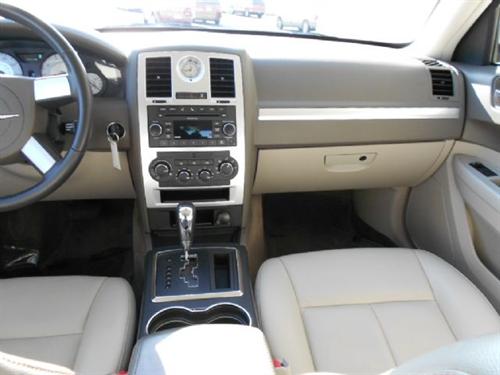 Chrysler 300 2010 photo 2