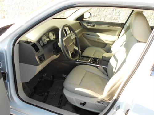 Chrysler 300 2010 photo 3