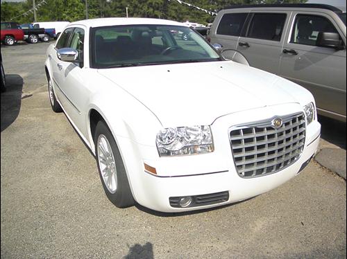 Chrysler 300 2010 photo 2
