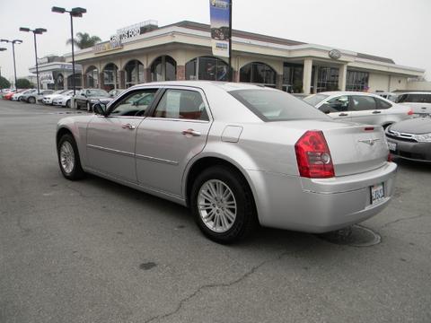 Chrysler 300 2010 photo 2