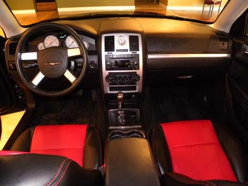 Chrysler 300 2010 photo 2