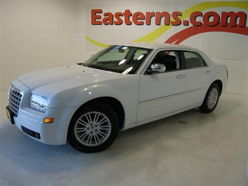 Chrysler 300 2010 photo 2