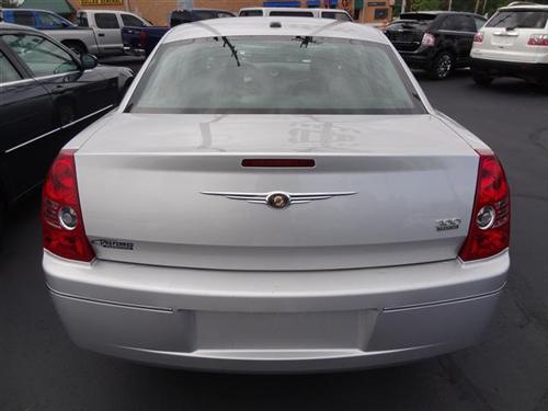 Chrysler 300 2010 photo 2