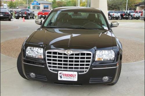 Chrysler 300 2010 photo 2