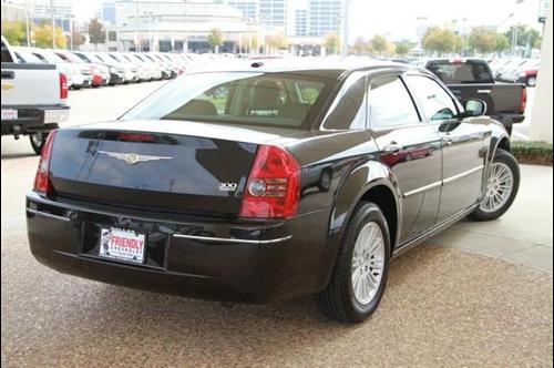 Chrysler 300 2010 photo 4
