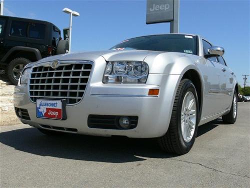 Chrysler 300 2010 photo 2