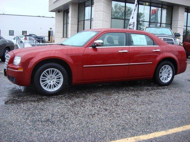 Chrysler 300 2010 photo 2